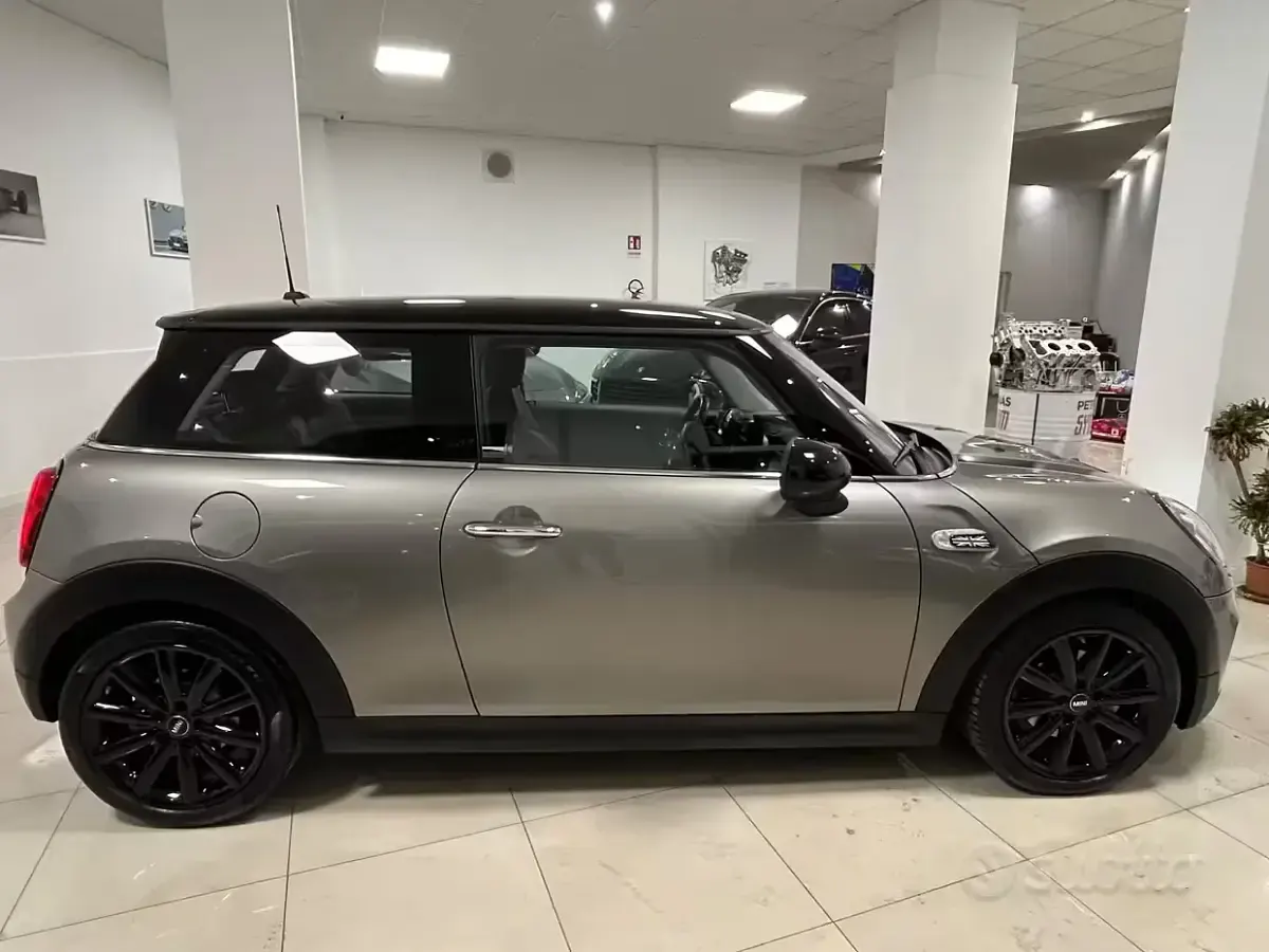 Usata Mini ONE Hype 102 CV (75 kW) 2018 Grigio Utilitaria