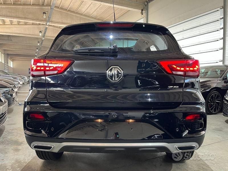 Usado MG ZS Luxury 111 CV (81 kW) 2023 Negro SUV