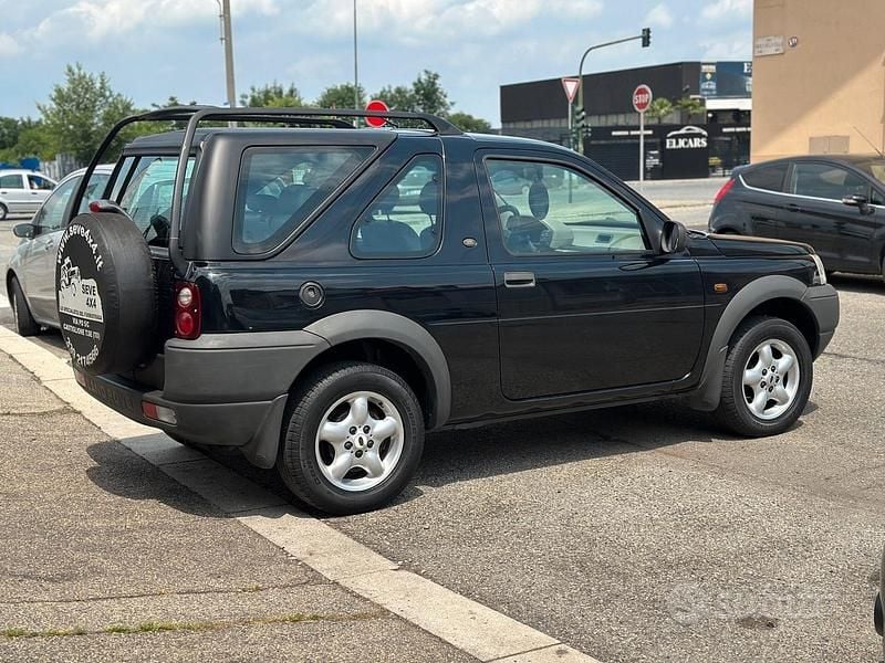 Usata Land Rover Freelander 111 CV (81 kW) 2001 Nero SUV