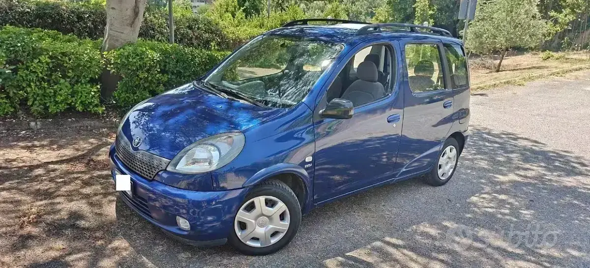 Usata Toyota Yaris Verso Sol 86 CV (63 kW) 2002 Bluazzurro Monovolume
