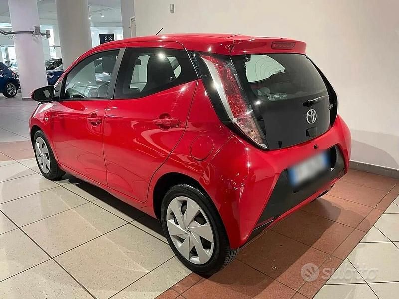 Usata Toyota Aygo Cool 69 CV (50 kW) 2016 Rosso Utilitaria