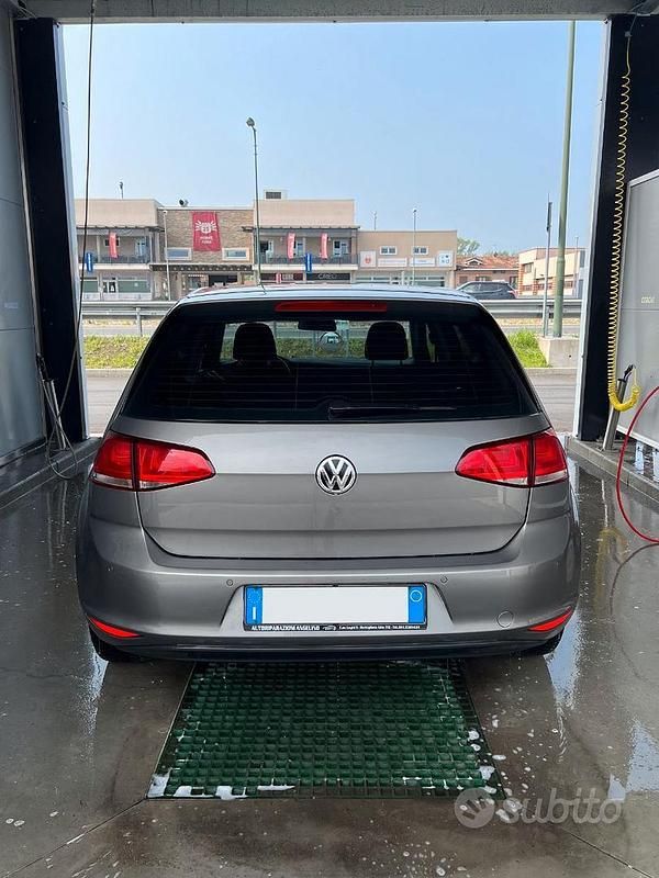 Usata VW Golf VII Comfortline 110 CV (80 kW) 2015 Grigio Berlina