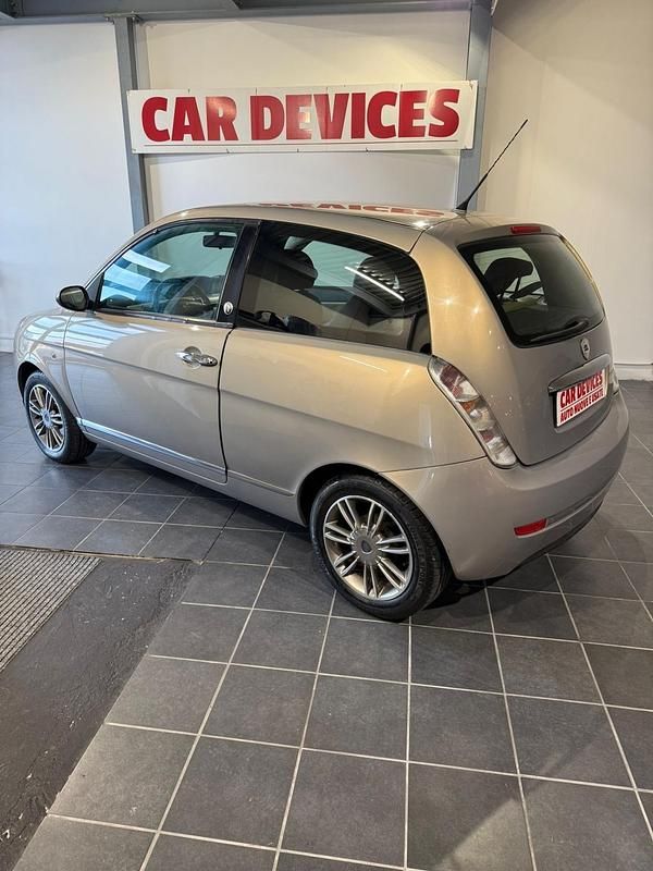 Usata Lancia Ypsilon 78 CV (57 kW) 2009 Beige Utilitaria