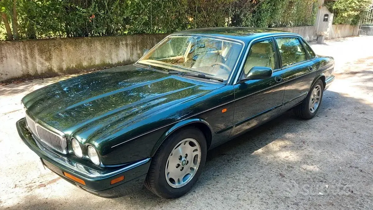 Usata Jaguar X300 211 CV (155 kW) 1997 Verde Berlina