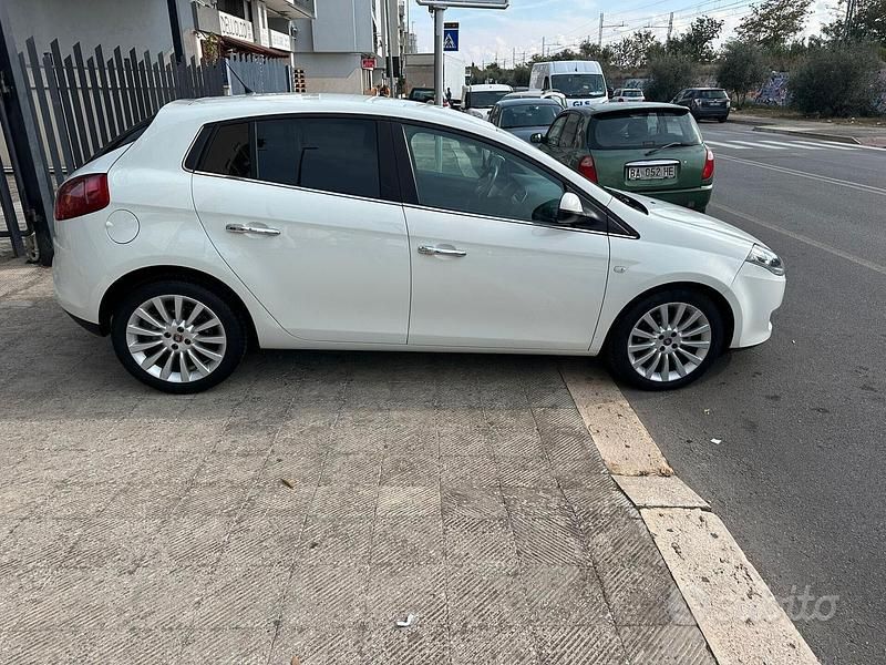 Usata Fiat Bravo 89 CV (65 kW) 2013 Bianco Utilitaria