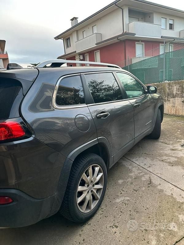 Usata Jeep Cherokee 140 CV (102 kW) 2017 Grigio SUV