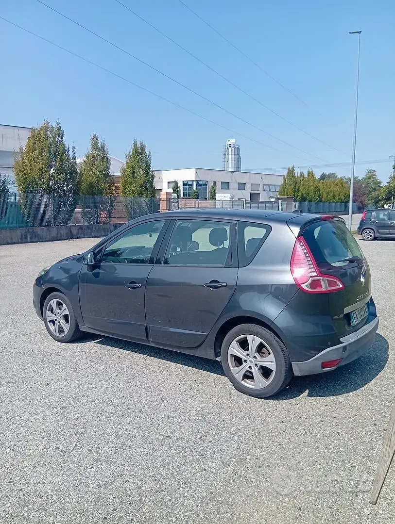 Usata Renault Scénic III Dynamique 130 CV (95 kW) 2010 Grigio Monovolume