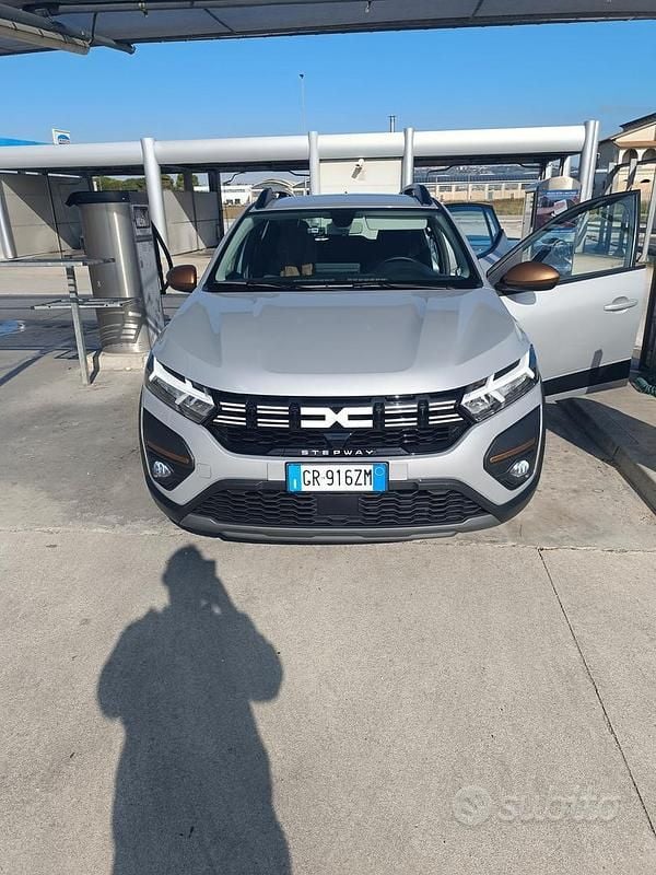 Usata Dacia Sandero Extreme 101 CV (74 kW) 2024 Grigio Utilitaria