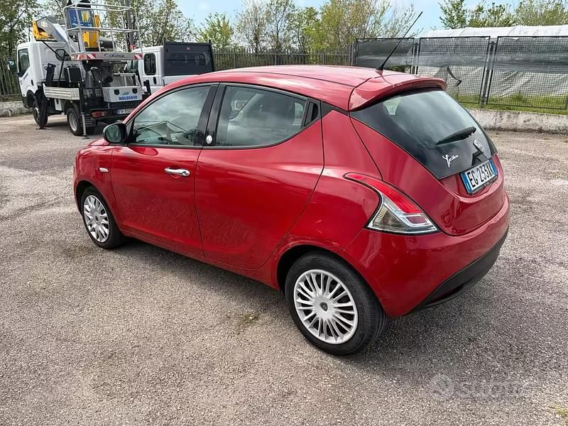 Usata Lancia Ypsilon 69 CV (50 kW) 2012 Rosso Utilitaria