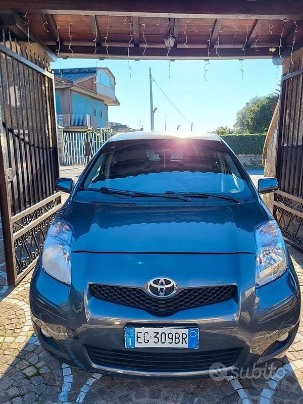 Usata Toyota Yaris 65 CV (47 kW) 2011 Utilitaria