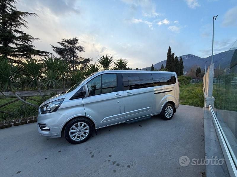 Usata Ford Tourneo Custom 170 CV (125 kW) 2023 Bianco Furgone