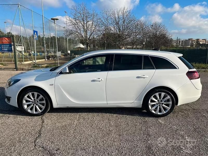 Usata Opel Insignia Business 170 CV (125 kW) 2016 Bianco Station wagon
