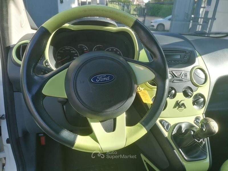 Begagnad Ford Ka 69 HK (50 kW) 2012 Röd Halvkombi