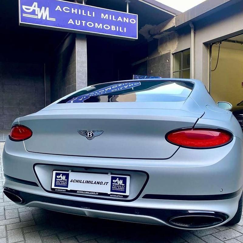 Usata Bentley Continental GT 659 CV (484 kW) 2023 Pellicola grigio satinato Coupé