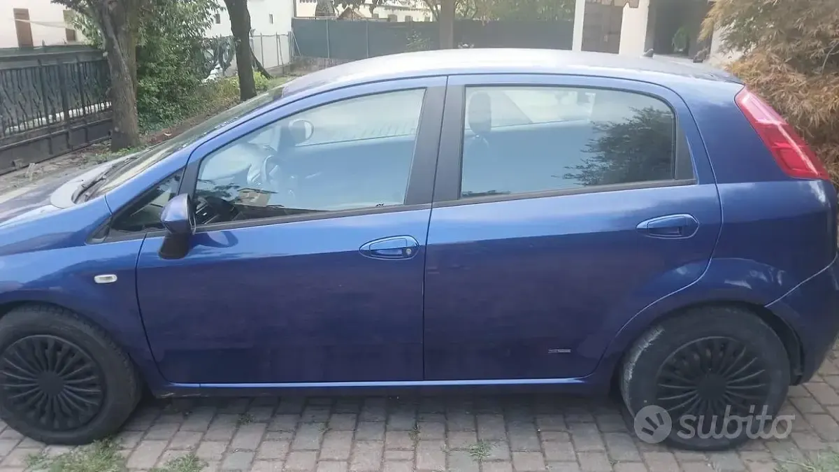 Usata Fiat Grande Punto 65 CV (47 kW) 2007 Bluazzurro Utilitaria