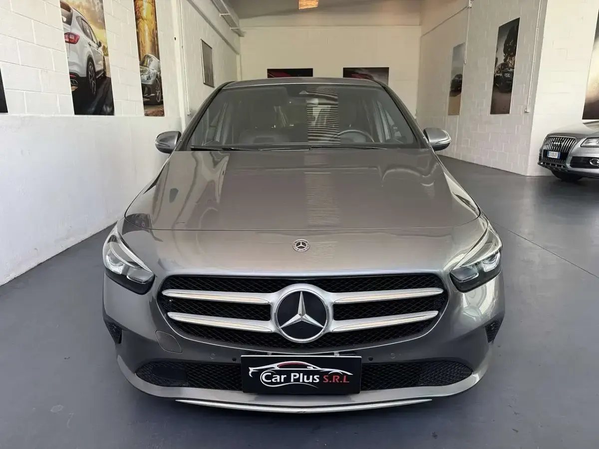 Usata Mercedes B180 136 CV (100 kW) 2019 Grigio Utilitaria