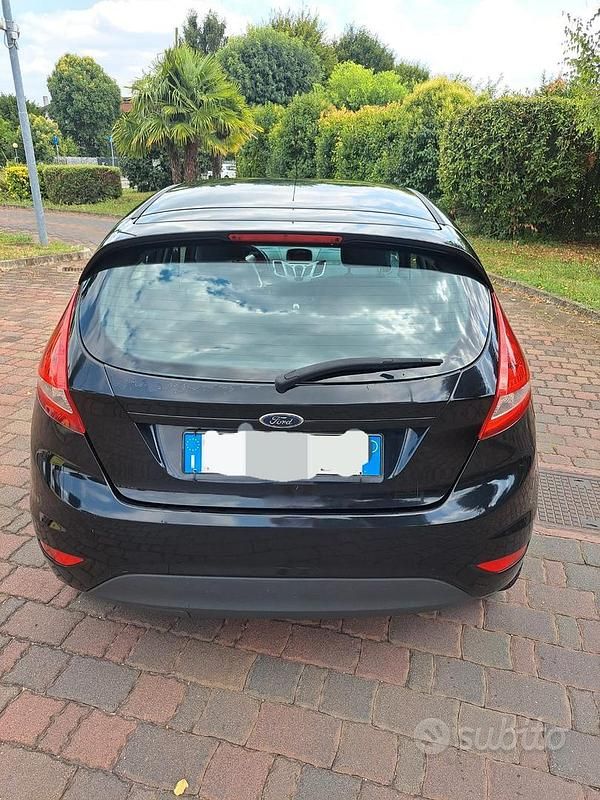 Usata Ford Fiesta 97 CV (71 kW) 2010 Nero Utilitaria