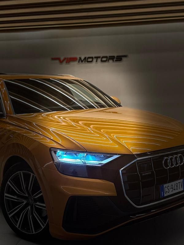 Usata Audi Q8 Exclusive 286 CV (210 kW) 2019 Oro SUV