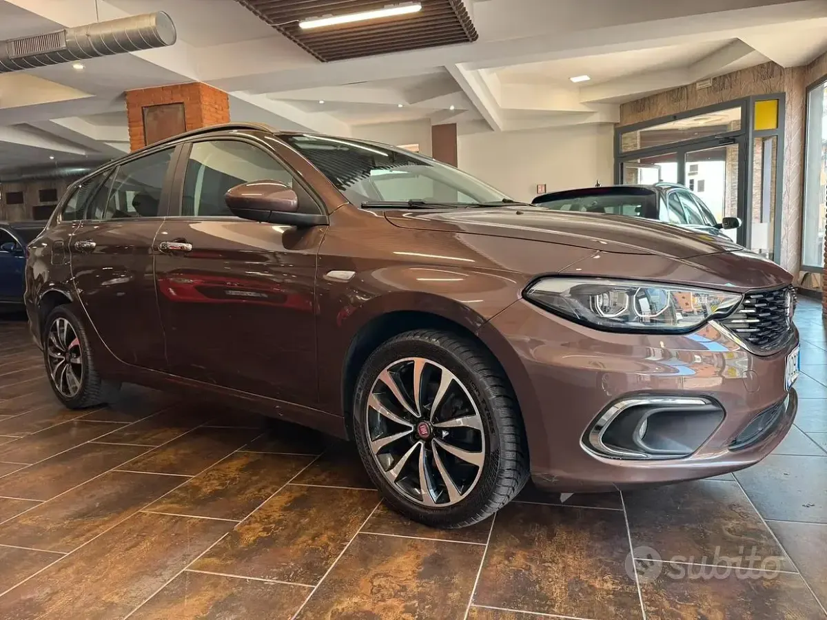 Usata Fiat Tipo S 120 CV (88 kW) 2020 Marrone Station wagon
