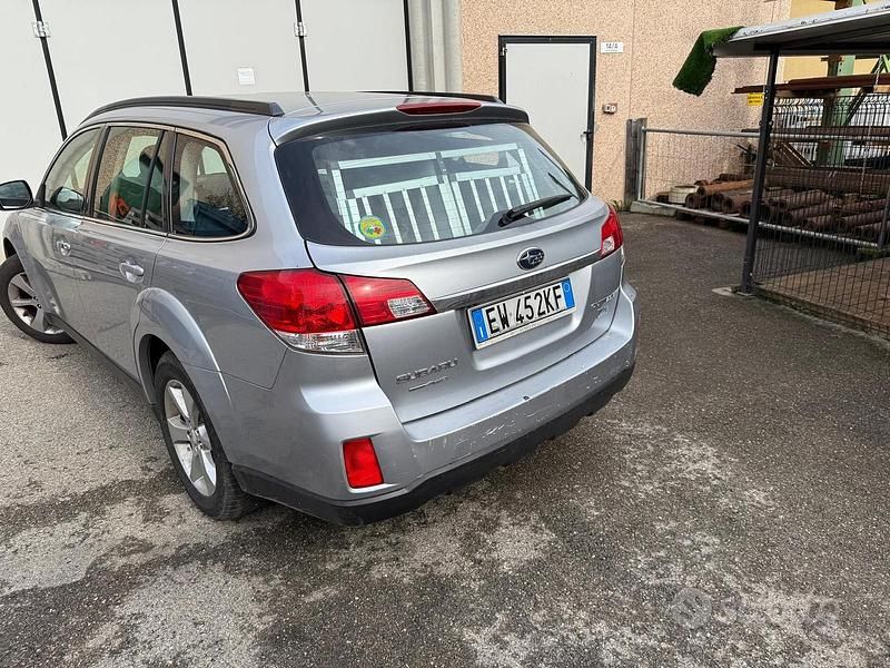 Usado Subaru Outback Comfort 150 CV (110 kW) 2014 Gris Berlina