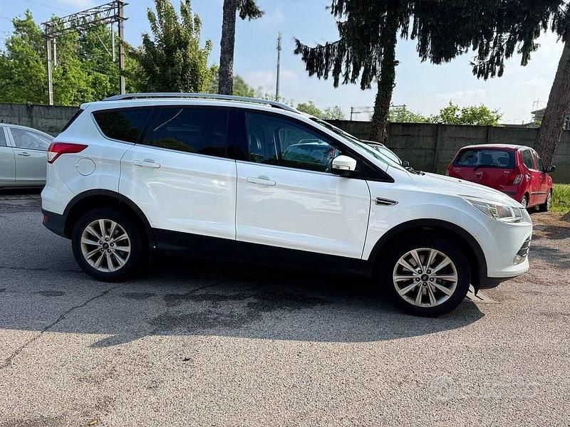 Usata Ford Kuga Titanium 120 CV (88 kW) 2015 Bianco SUV