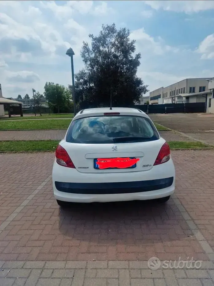 Usata Peugeot 207 73 CV (53 kW) 2013 Bianco Berlina