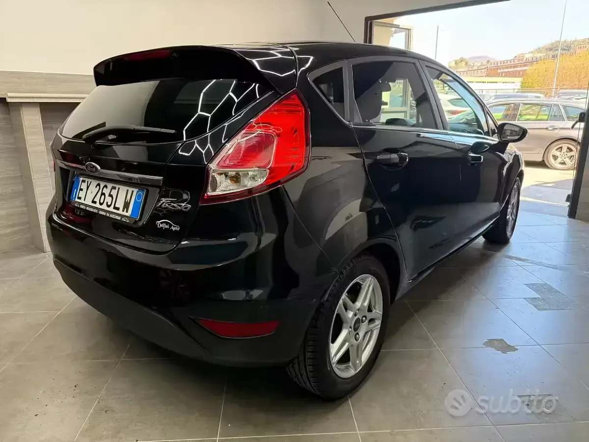 Usado Ford Fiesta Titanium 75 HP (55 kW) 2015 Preto Citadino