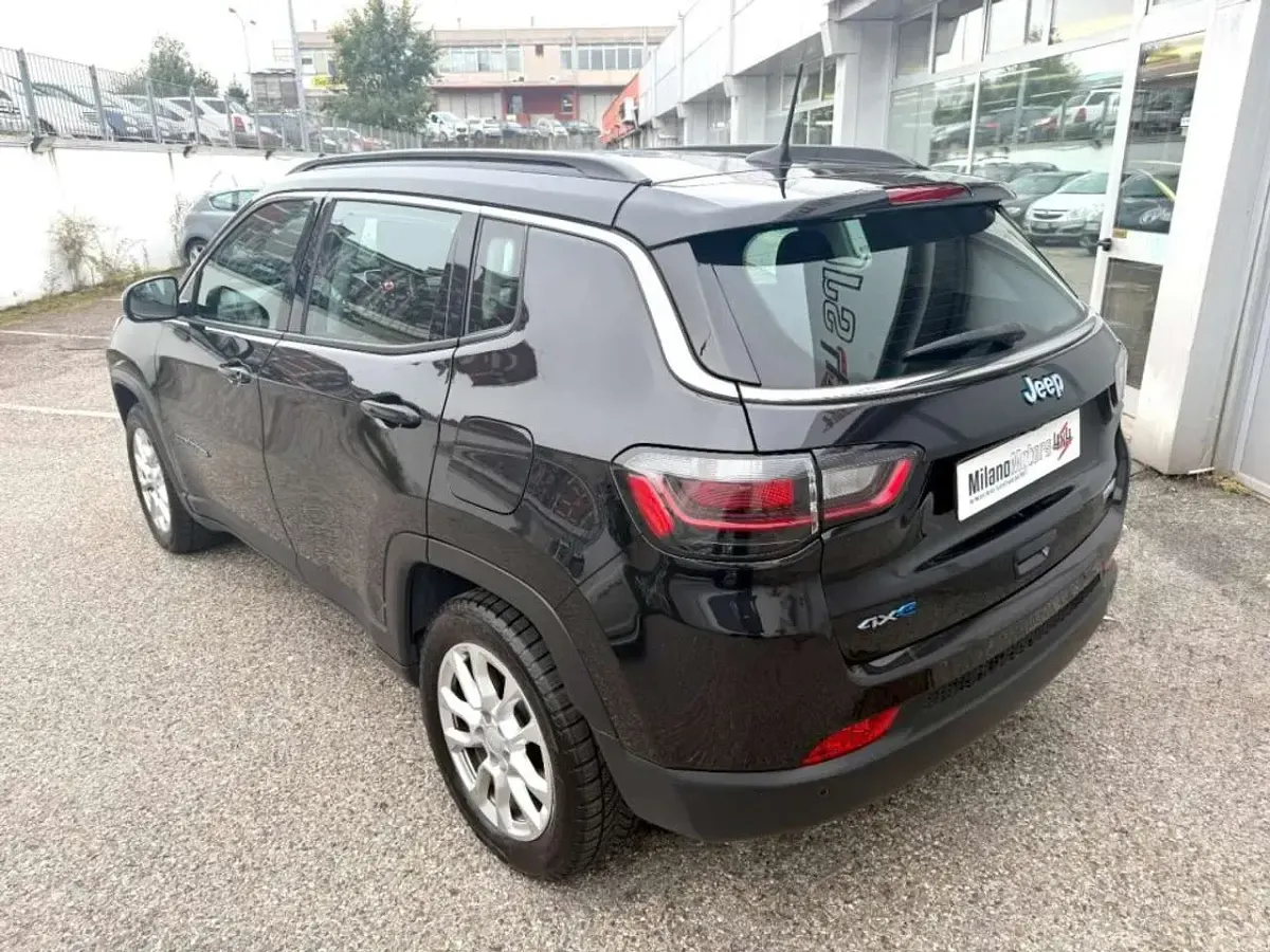 Usado Jeep Compass Night Eagle 190 CV (139 kW) 2022 Negro SUV