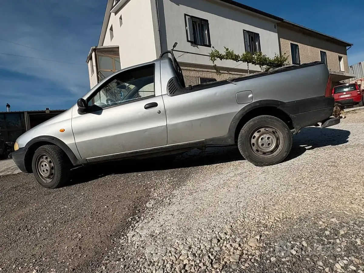 Usata Fiat Strada 63 CV (46 kW) 2003 Grigio