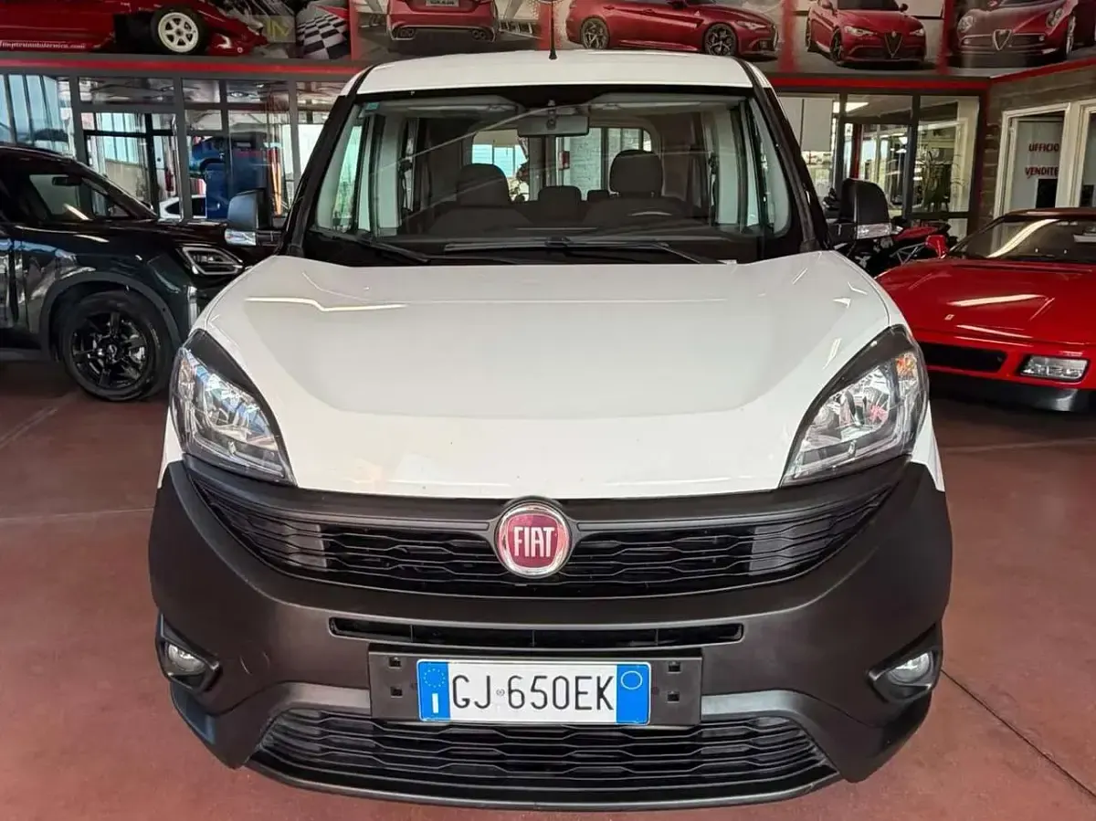 Usata Fiat Doblò Lounge 90 CV (66 kW) 2022 Bianco Monovolume