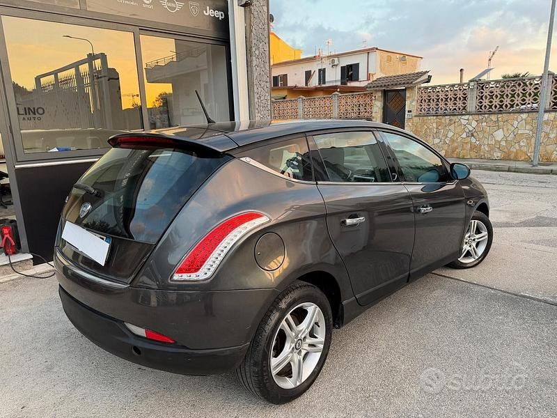 Usata Lancia Delta 120 CV (88 kW) 2009 Grigio Utilitaria