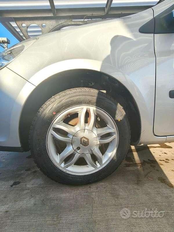 Occasion Renault Clio III LE 86 PK (63 kW) 2008 Zilver Sedan