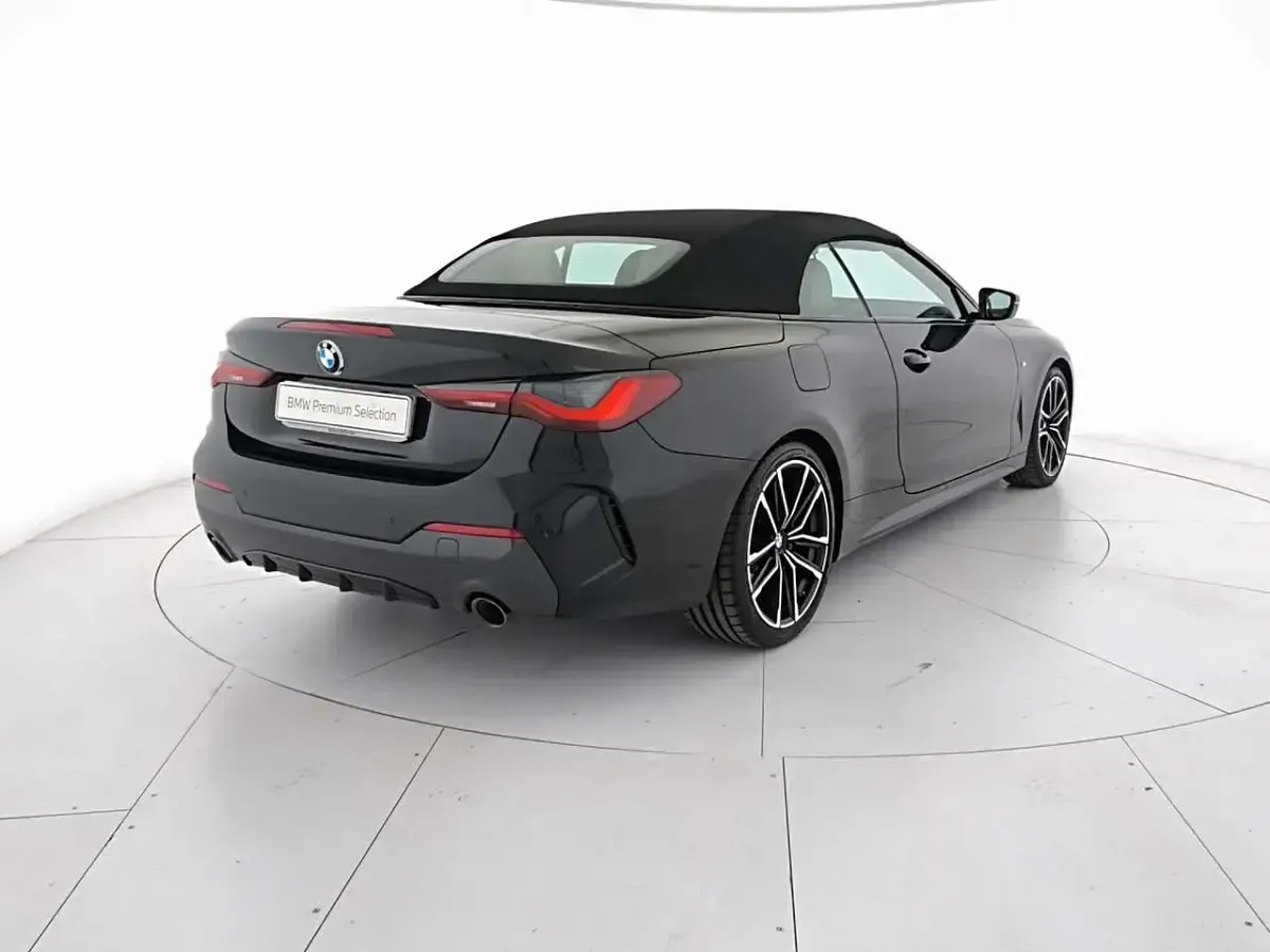 Usata BMW 420 Cabriolet M Sport 190 CV (139 kW) 2022 Black sapphire Cabrio