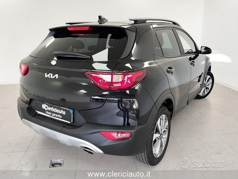 Second-hand Kia Stonic Style 84 CP (61 kW) 2025 Negru SUV
