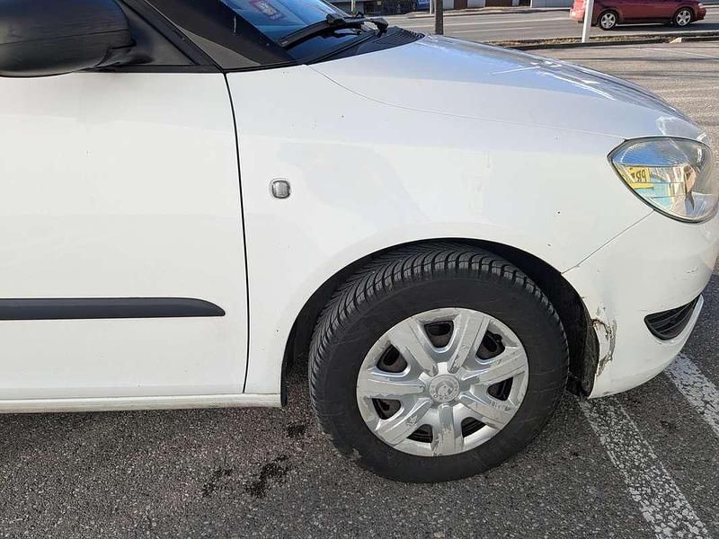 Usata Skoda Roomster Active 69 CV (50 kW) 2011 Bianco Monovolume