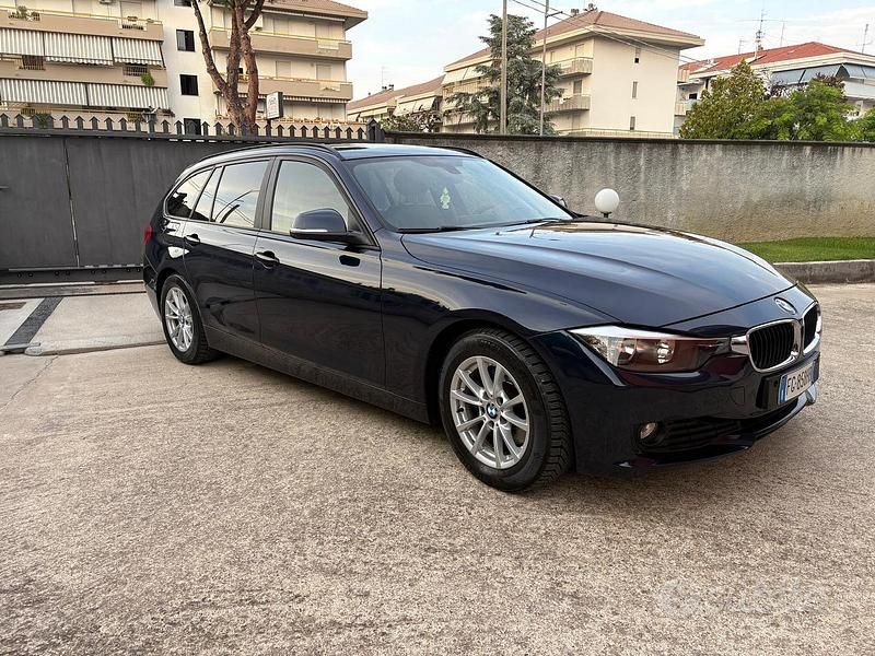 Usata BMW 320 Luxury Line 163 CV (119 kW) 2013 Blu/azzurro Station wagon