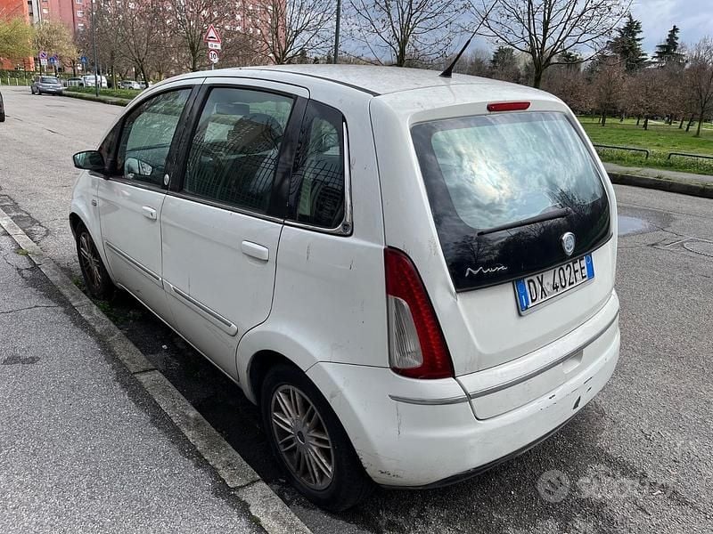 Gebraucht Lancia Musa 77 PS (56 kW) 2012 Weiß Van / Kleinbus