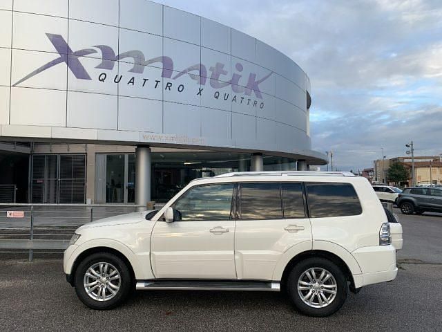 Usata Mitsubishi Pajero Instyle 200 CV (147 kW) 2010 Bianco pastello SUV