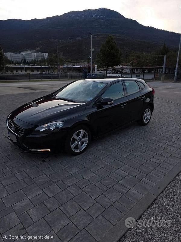 Gebraucht Volvo V40 120 PS (88 kW) 2015 Schwarz Limousine