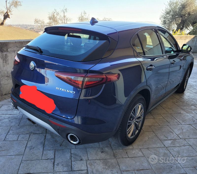 Usata Alfa Romeo Stelvio Executive 210 CV (154 kW) 2018 Blu SUV