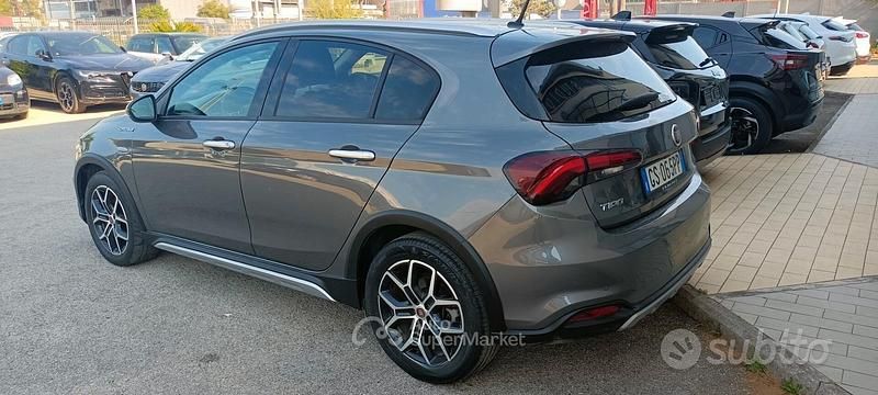 Occasion Fiat Tipo Cross 131 ch (96 kW) 2022 Gris SUV
