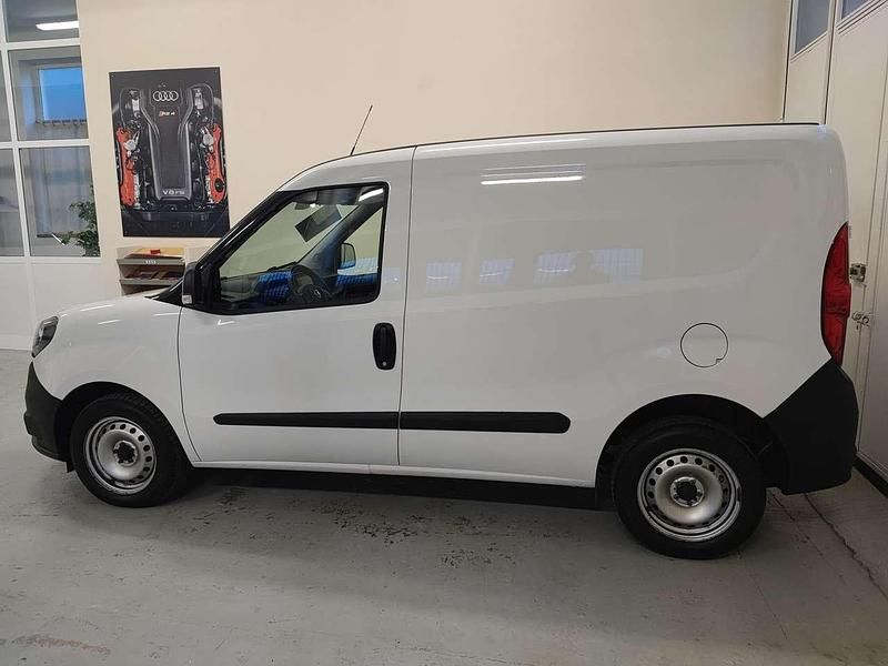 Usata Fiat Doblò 105 CV (77 kW) 2022 Bianco Monovolume