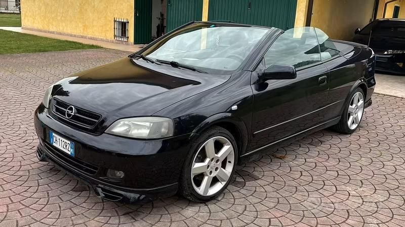 Usata Opel Astra Cabriolet 125 CV (91 kW) 2003 Blu Cabrio