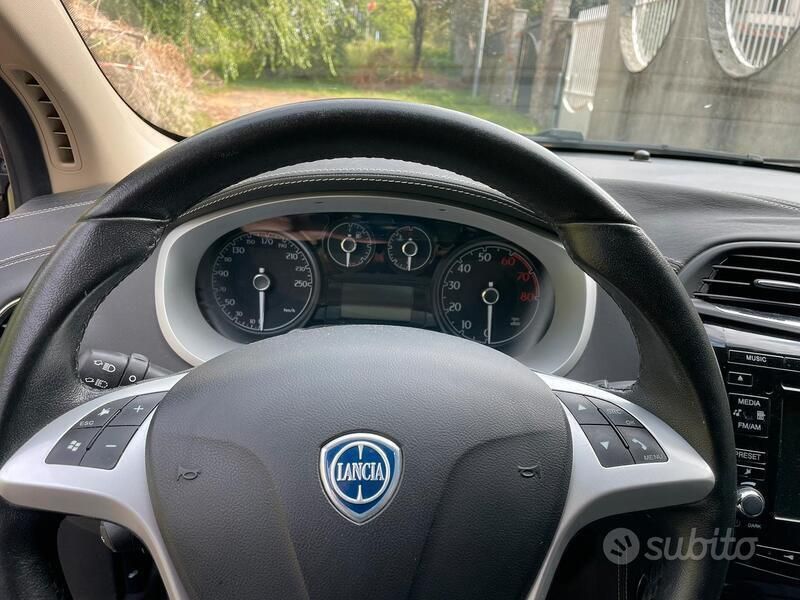 Usata Lancia Delta 140 CV (102 kW) 2011 Bianco Utilitaria