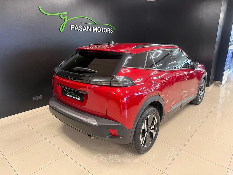 Usata Peugeot 2008 Allure 101 CV (74 kW) 2024 Rosso SUV