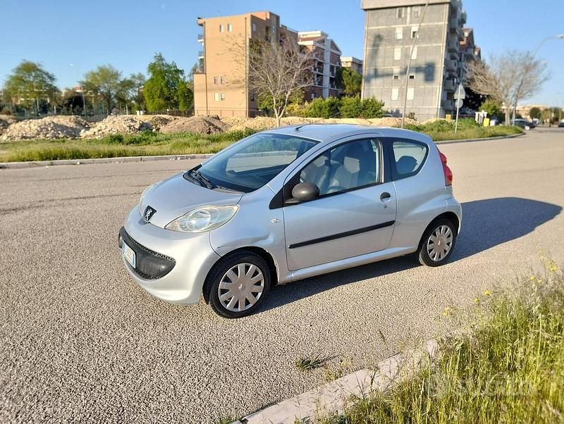 Usata Peugeot 107 68 CV (50 kW) 2006 Grigio Utilitaria