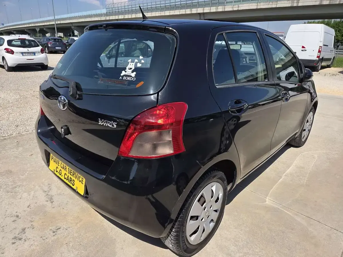 Usata Toyota Yaris Sol 69 CV (50 kW) 2008 Nero Utilitaria