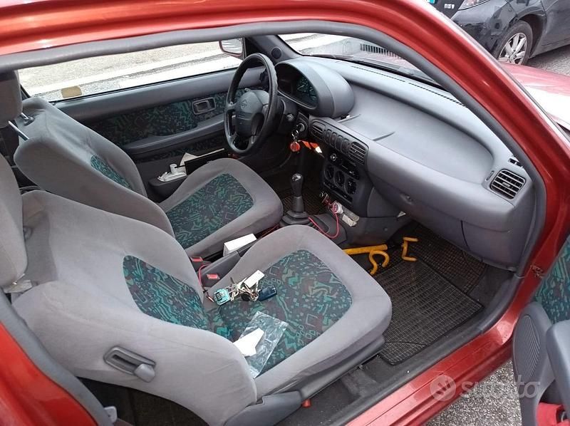 Usata Nissan Micra 75 CV (55 kW) 1998 Rosso Utilitaria