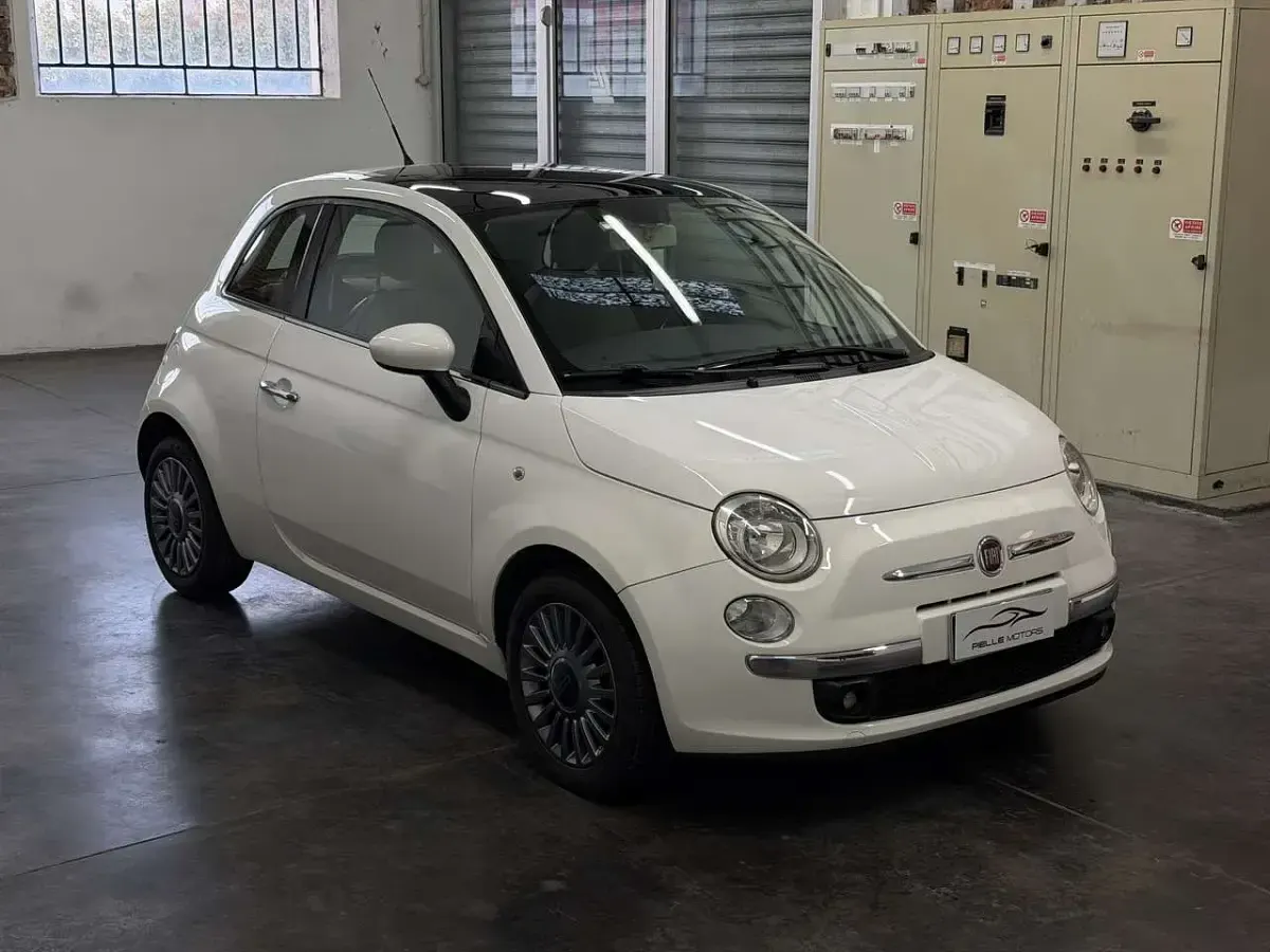 Käytetty Fiat 500 Lounge 75 HP (55 kW) 2007 Valkoinen Viistoperä