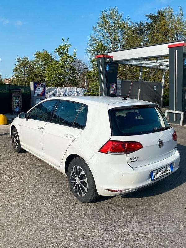 Bianco Usata 2017 VW Golf VII Tre volumi | 9000 € (Super prezzo) - Immagine 1/4
